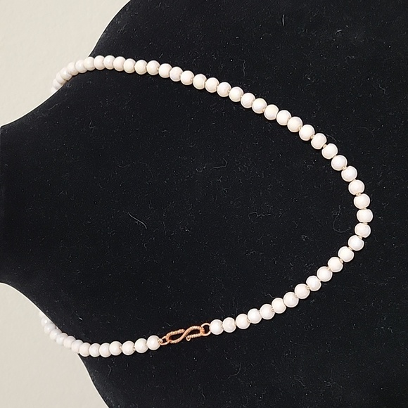 Beautiful Champagne Silverite Necklace with Copper Closure - Picture 4 of 5